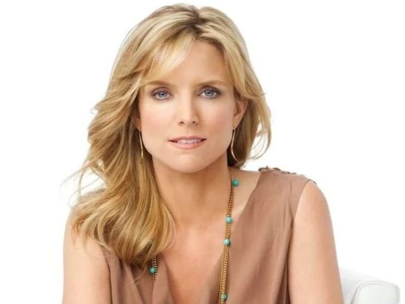 courtney thorne smith cleavage